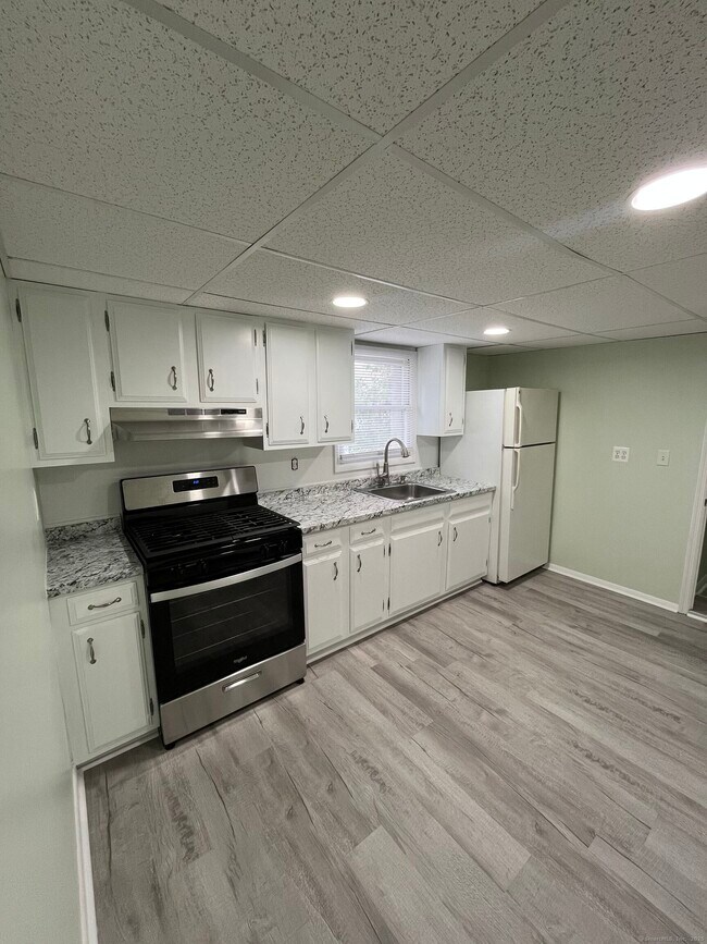 Building Photo - 19 Ferris Ave