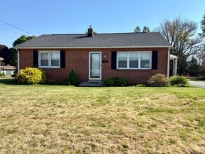 Building Photo - 2 Bedroom Rancher Available in Hershey!