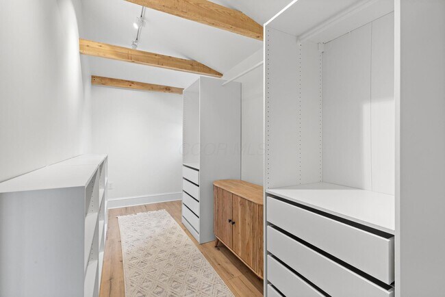 Building Photo - 439 Thurman Ave