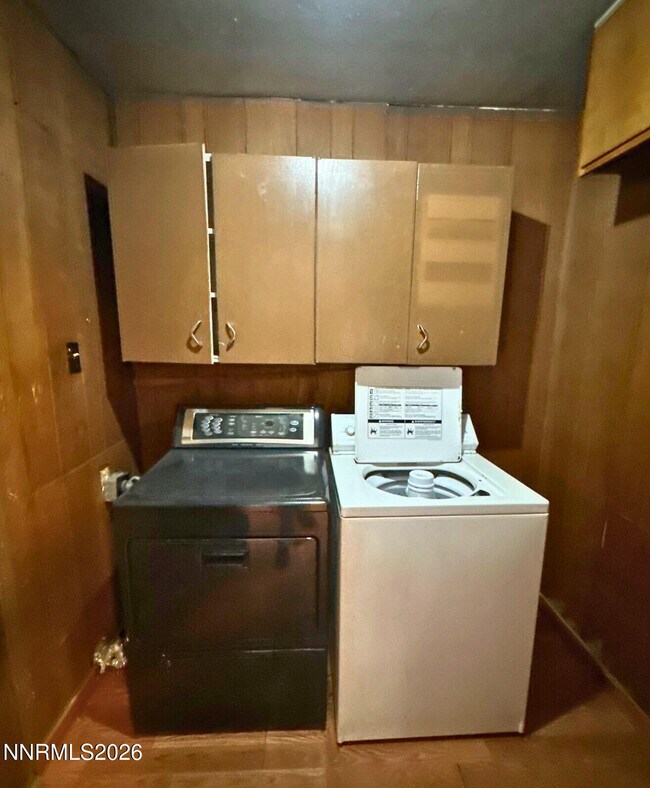 Building Photo - 39 E K St