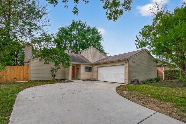 Building Photo - 11923 Briar Forest Dr