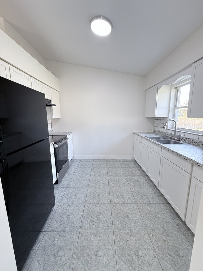 Building Photo - Moving Ready! 3-Bedroom   + 2-Bathroom + Bonus Room