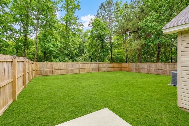 Building Photo - Charming 3BR Home/ Fenced Yard Convenient & Comfortable Living