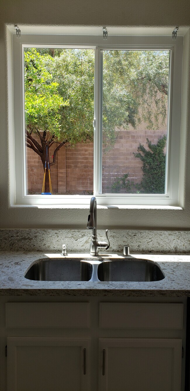 Building Photo - 6005 Linosa Ct