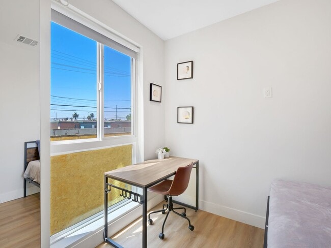Building Photo - 3107-3107 Normandie Ave