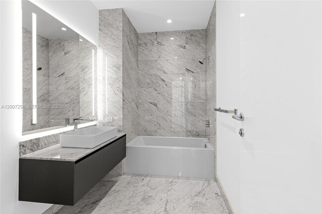 Building Photo - 5 Grove Isle Dr