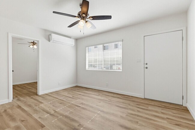 Building Photo - 2431 S Ridgeley Dr