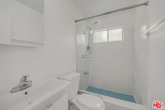 Building Photo - 124 S Almont Dr