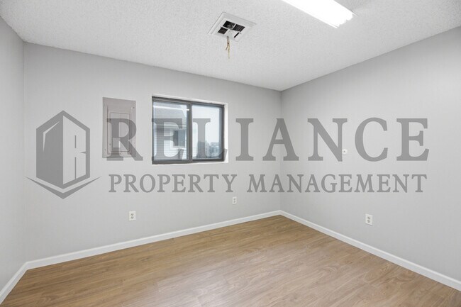 Building Photo - 1908 N Jeanette St