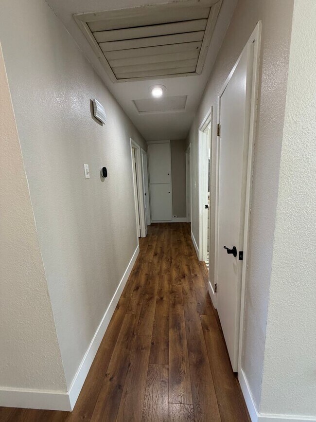 Building Photo - 3 Bedroom | 2 Bathroom | Single-Family Home in Sacramento