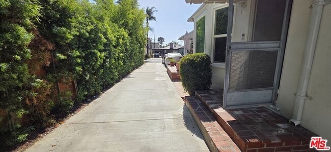 Building Photo - 5444 Hermitage Ave