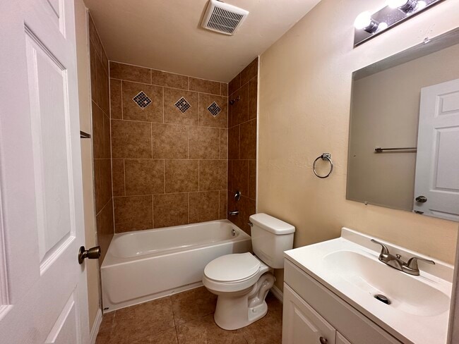 Building Photo - 148 SW 47th Terrace