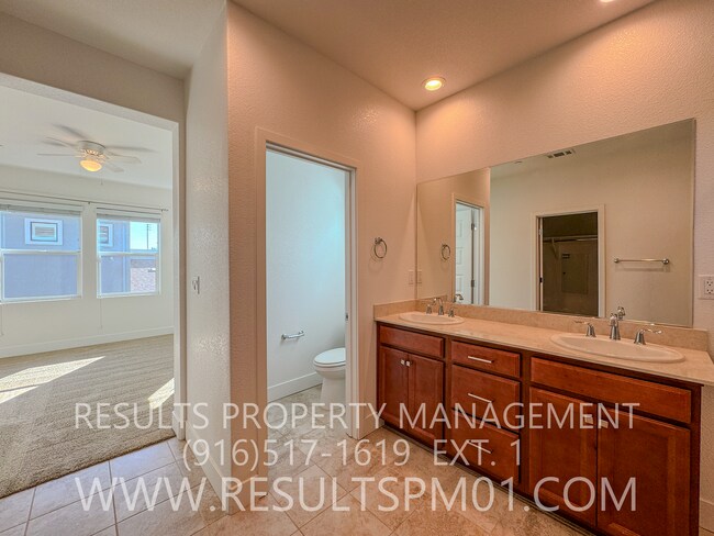 Building Photo - Beautiful 4 Bedroom Home in McKinley Villa...