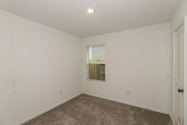 Building Photo - 16722 Old Wagon Wy