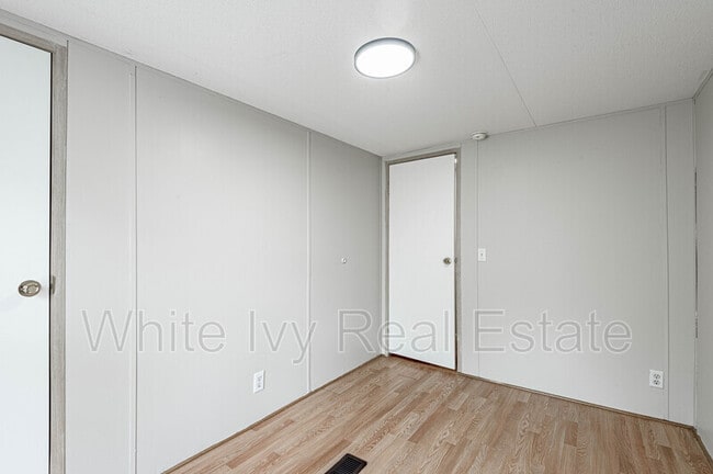 Building Photo - 1345 FM 405 Rd