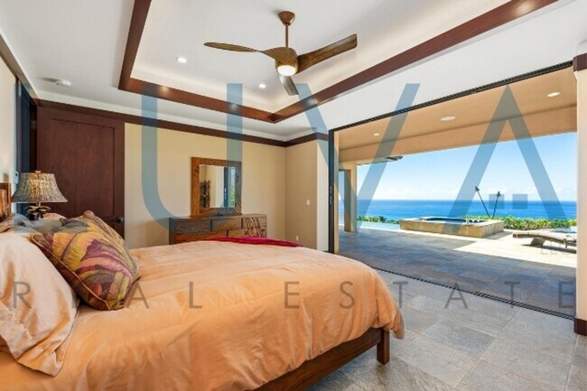 Building Photo - 4 bedroom 3.5 bathroom home with pool