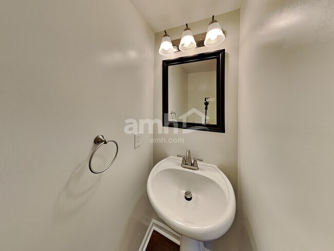 Building Photo - 89 Henderson Ln