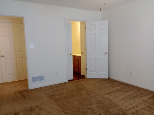 Building Photo - 1729-1731-1731 Louise Cir