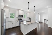 Building Photo - Stunning & Spacious Downtown Kennesaw Town...