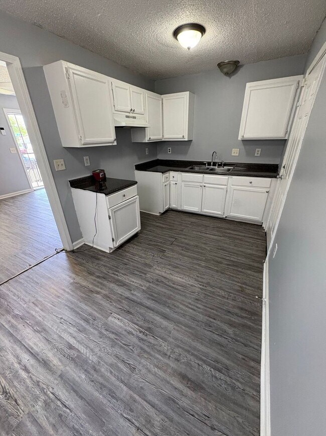 Building Photo - Very Nice Home in Frayser - 1/2 Off The 1st Months Rent