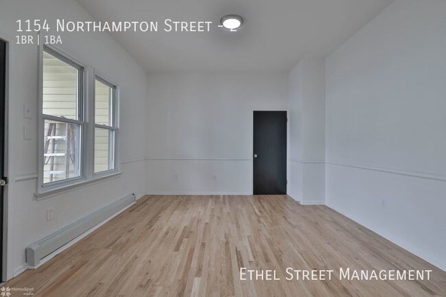 Building Photo - 1154 Northampton St
