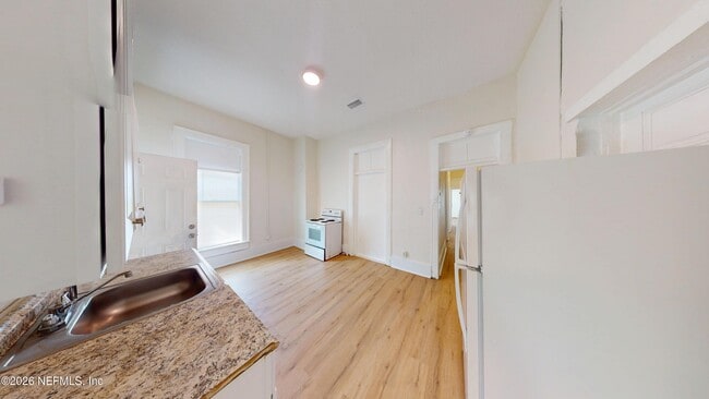 Building Photo - 2324 Moncrief Rd