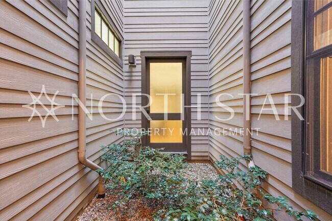 Building Photo - Luxury Living in the Heart of Lake Oswego: Stylish 3-Story Townhouse