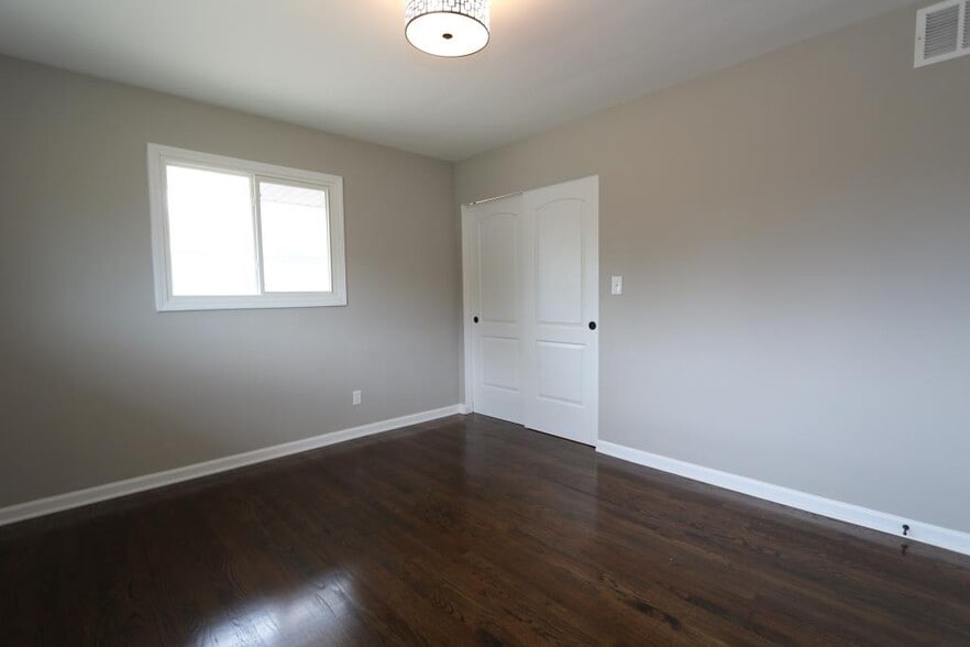 Building Photo - 3511 43rd Pl