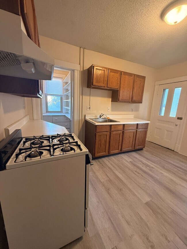 Primary Photo - 1-7 Glenwood Ave.