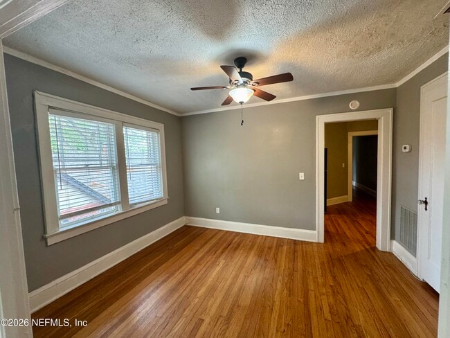 Building Photo - 2325 Myra St