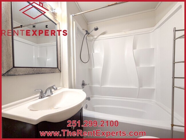 Building Photo - 156 Hemley Ave