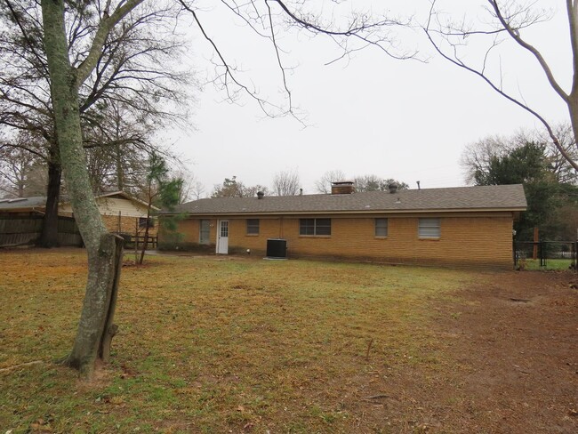 Building Photo - Updated 3 Bedroom, 2 Bath Home Near UT Tyler