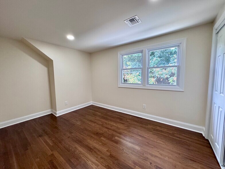 Bedroom 2 - 47 Sherwood Ave