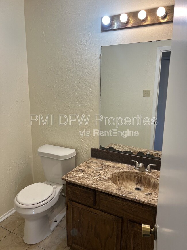 Building Photo - 1510 Cherrycrest Ln