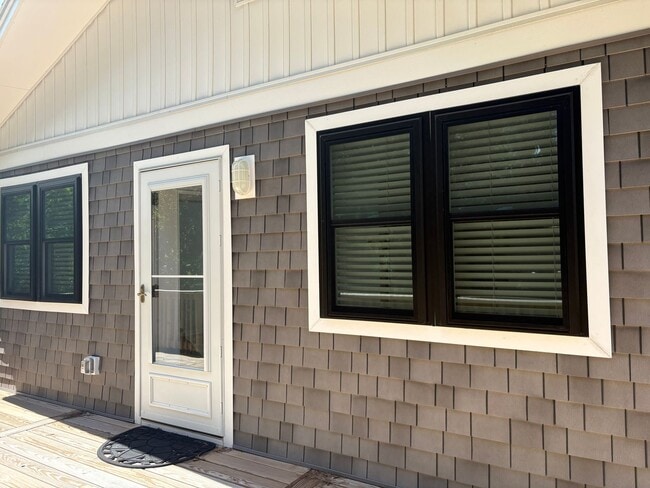 Building Photo - Available now for 12 month lease! 2150 per month (no pets)