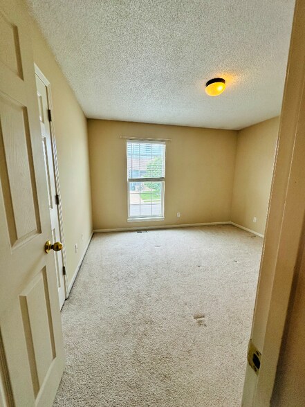 Building Photo - 813 Glenview St