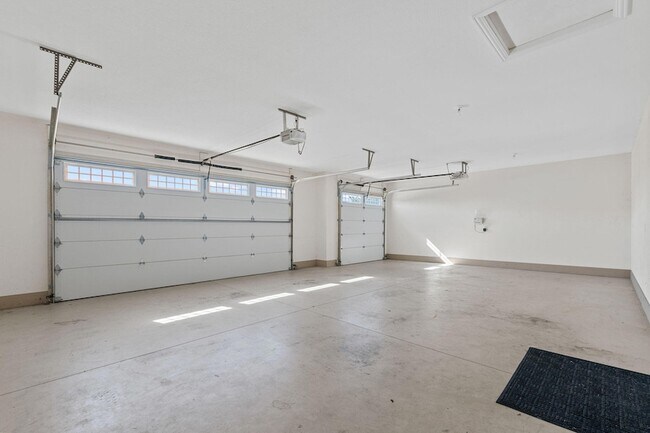 Building Photo - 1605 Labrador Dr