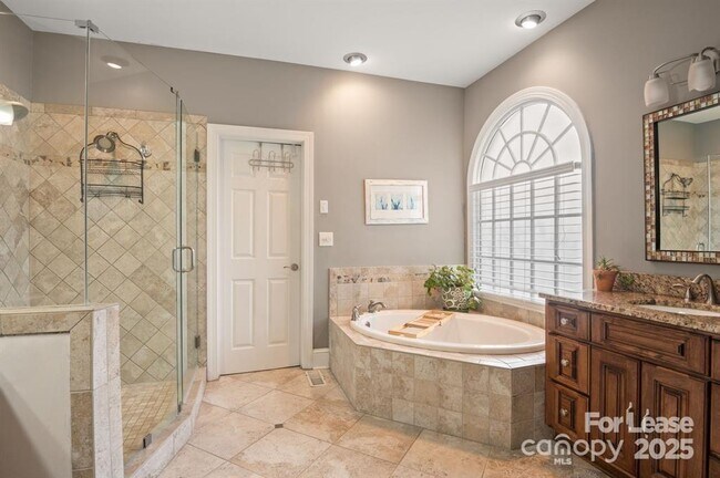 Building Photo - 16308 Autumn Creek Ct