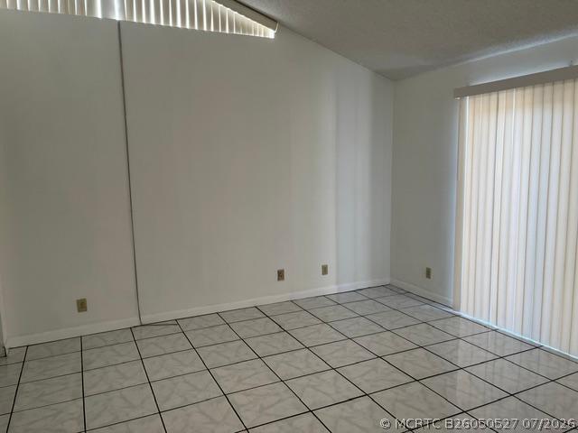 Building Photo - 4379 Woodstock Dr