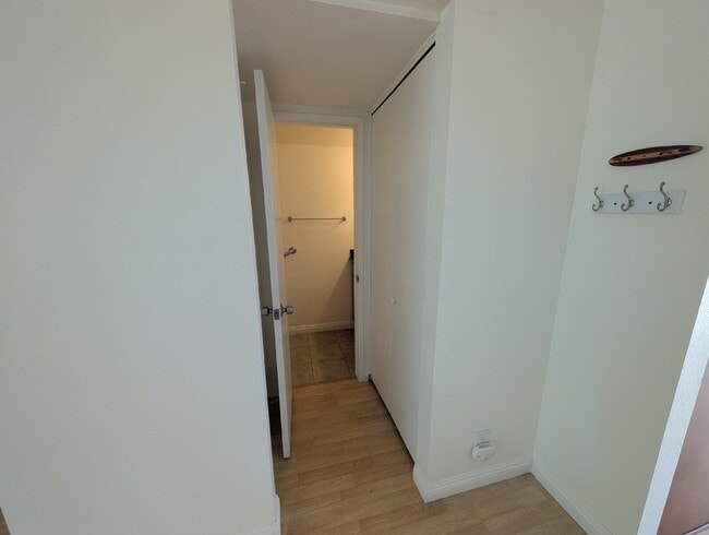 Building Photo - MOVE-IN READY - SPACIOUS 2-BEDROOM TOWNHOM...
