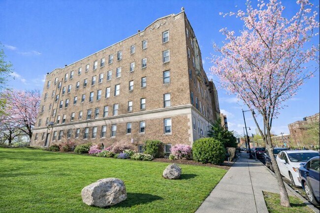 Building Photo - 1950 Commonwealth Ave