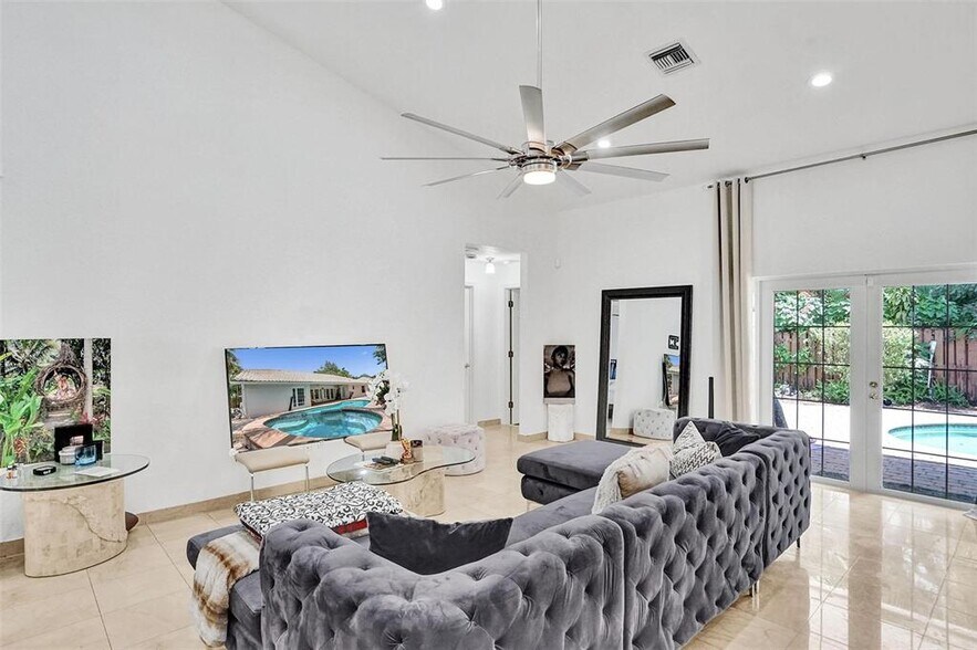 Building Photo - 6512 NW 54th Ct