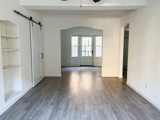 Renovated 1 Bed / 1 Bath - Living Room - Viking