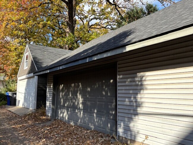 Building Photo - 462 Holly Ave