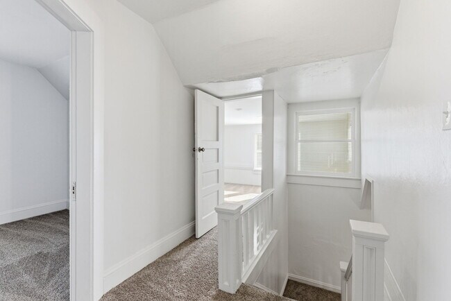 Building Photo - 5020 SE 92nd Ave