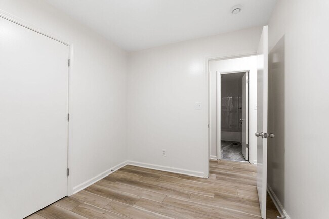 Building Photo - 1758 Marsdale Ave