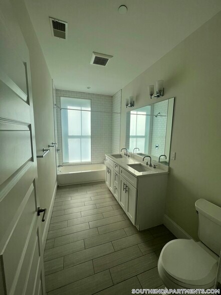 Building Photo - 1902 Washington St