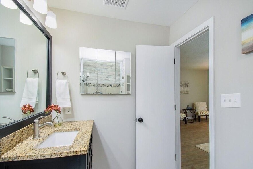 Building Photo - 140 Crabtree Dr