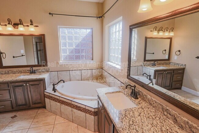 Building Photo - 9604 Justice Ave