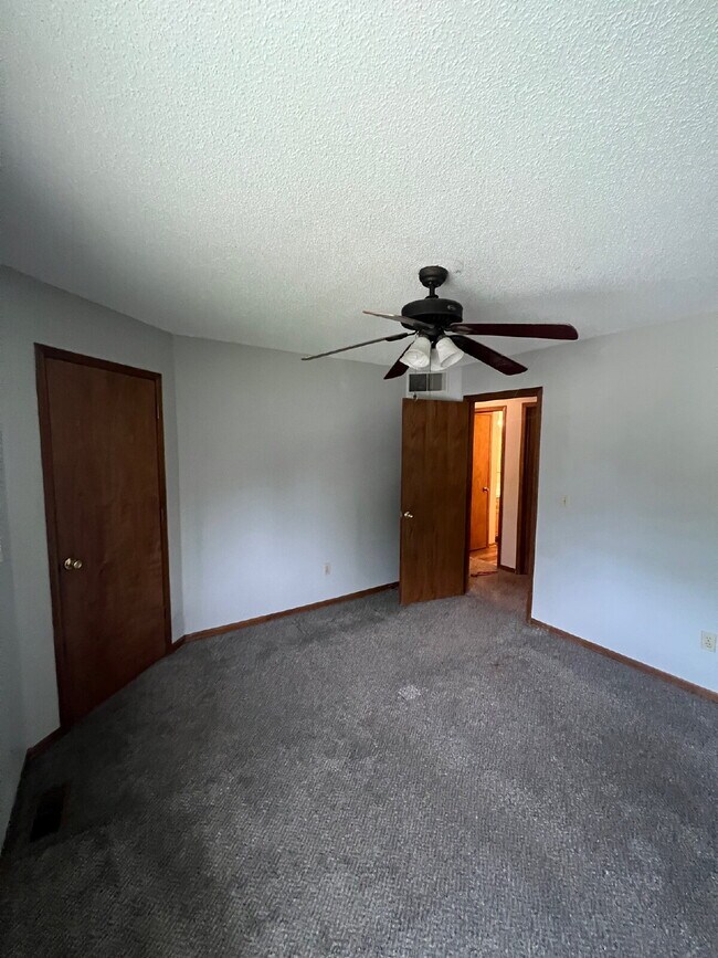 Building Photo - Recently Renovated 2Br / 1.5Ba Home with D...